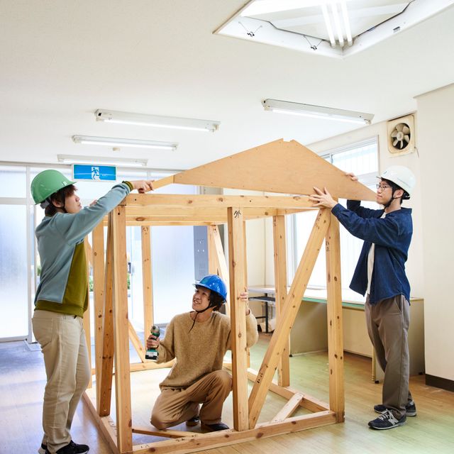 修成建設専門学校 プロの工具で本格体験！木造ハウス1
