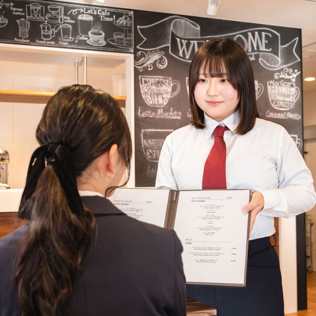 足利デザイン・ビューティ専門学校 ブライダル・ホテル科：NEW実習室にて！ホテルのお仕事体験2