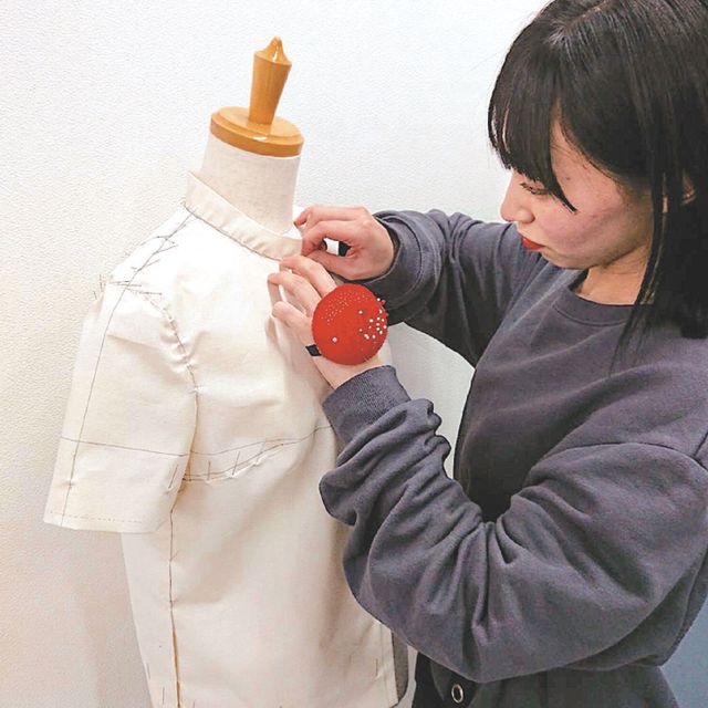 足利デザイン・ビューティ専門学校 ファッションデザイン科：立体裁断体験♪服の設計士を体験！1