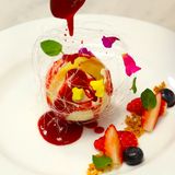 【パティシエ】ホワイトチョコと苺ソース★の詳細