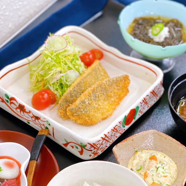 東京多摩調理製菓専門学校 【日本料理】アジの３枚おろしに挑戦！　衣さっくりあじフライ1