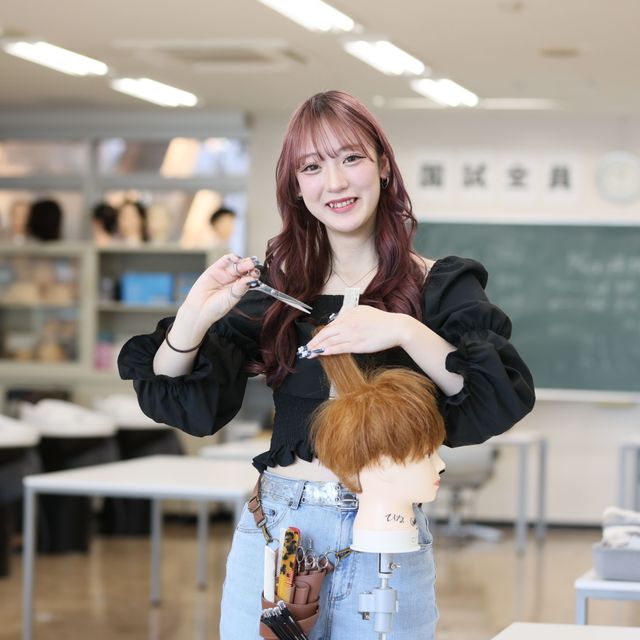 国際ビューティ＆フード大学校 【高校1・2年生限定】美容師の職業体験！カットに挑戦1