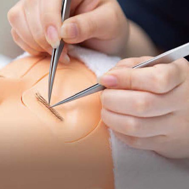 東洋理容美容専門学校 まつエク＆ハンドマッサージ体験1