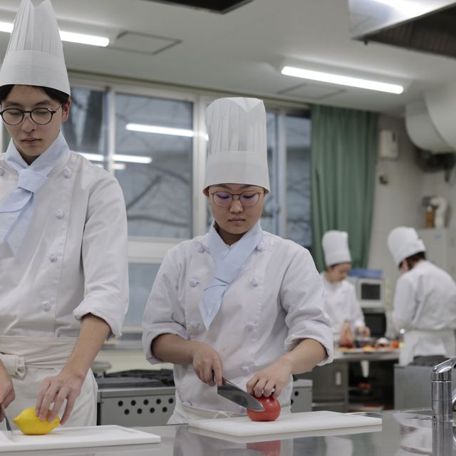 弘前医療福祉大学短期大学部 最短１年でなる！調理師体験［2026］1