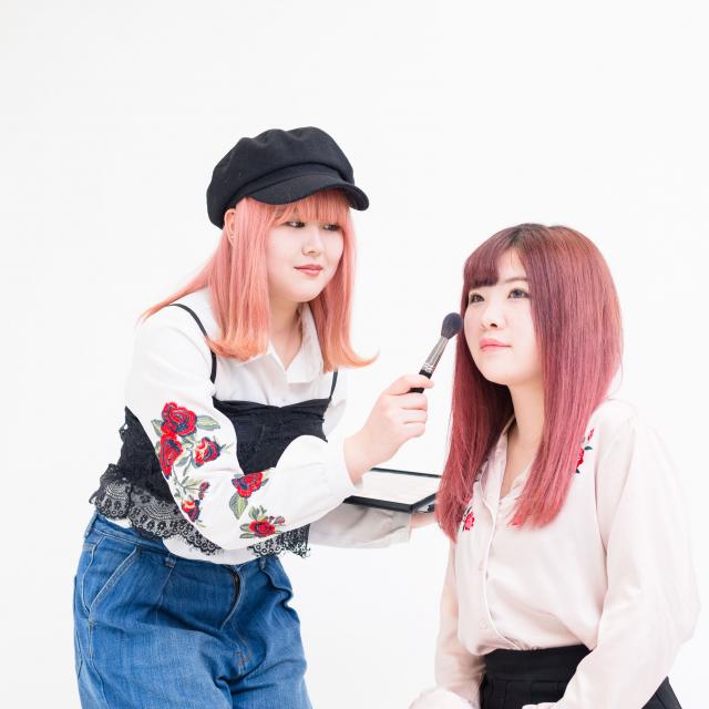 華服飾専門学校 メイクアップアーチスト体験1