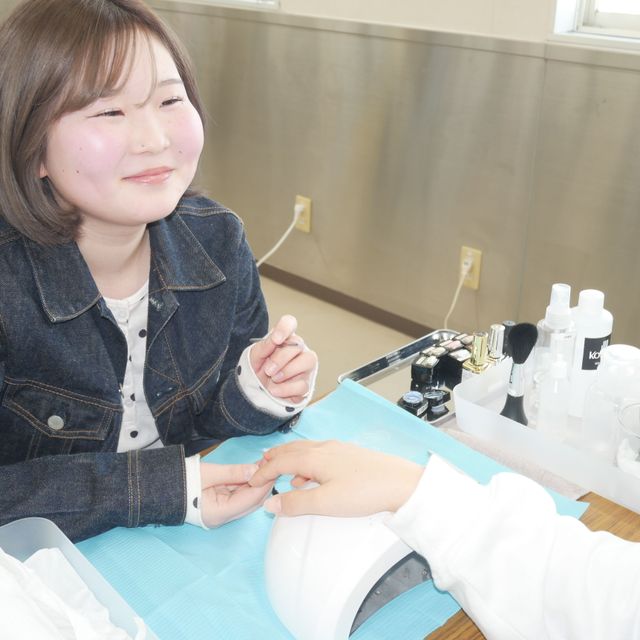 静岡アルス美容専門学校 即戦力教育「カラー」＆人気のネイル体験！4
