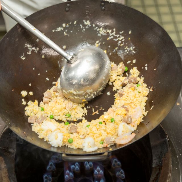 武蔵野調理師専門学校 〈中国料理〉カニたっぷりチャーハン＋ランチブッフェ1