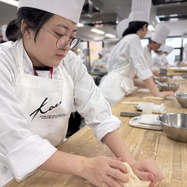 光塩学園調理製菓専門学校 【スイーツ】『カレーパン』＆『カラフルクロワッサン』に挑戦！3