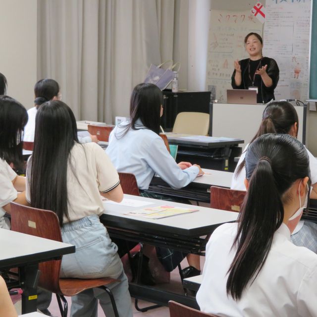 桜の聖母短期大学 表現から捉える子どもの心　～”こころ”を描こう～2