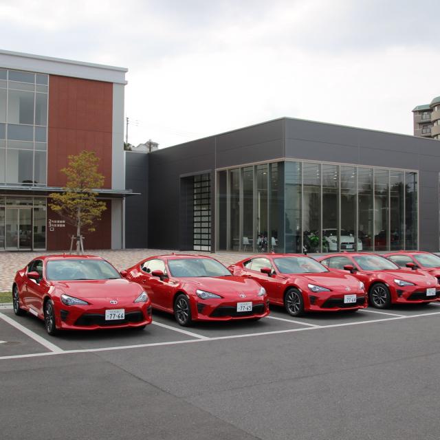 専門学校西日本昴自動車工科大学校 【特別企画】スーパーカー整備体験！2