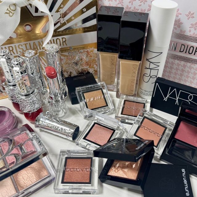 足利デザイン・ビューティ専門学校 トータルビューティ科：マニキュア体験/デパコスOC2