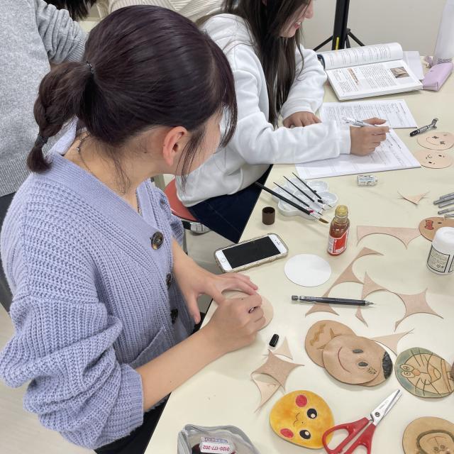 富山リハビリテーション医療福祉大学校 【作業療法科】１０/４（土）レザークラフトで学ぶ作業療法2