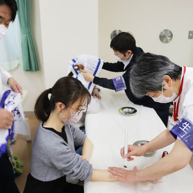 東洋鍼灸専門学校 【体験入学】さまざまな灸を体験・3年生とのフリートーク～2