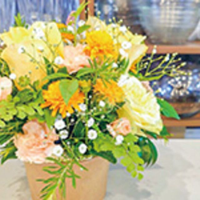 専門学校名古屋ウェディング＆フラワー・ビューティ学院 爽やかな季節を感じる初夏のアレンジ1