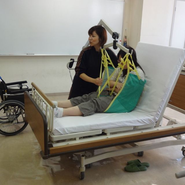 北大阪福祉専門学校 第3回「福祉用具を体験しよう！」1