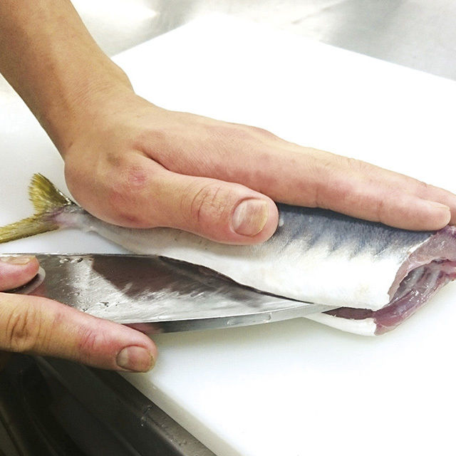 エコール 辻 東京 エコール辻東京【日本料理マスターカレッジ】魚の三枚おろしにチャレンジ1
