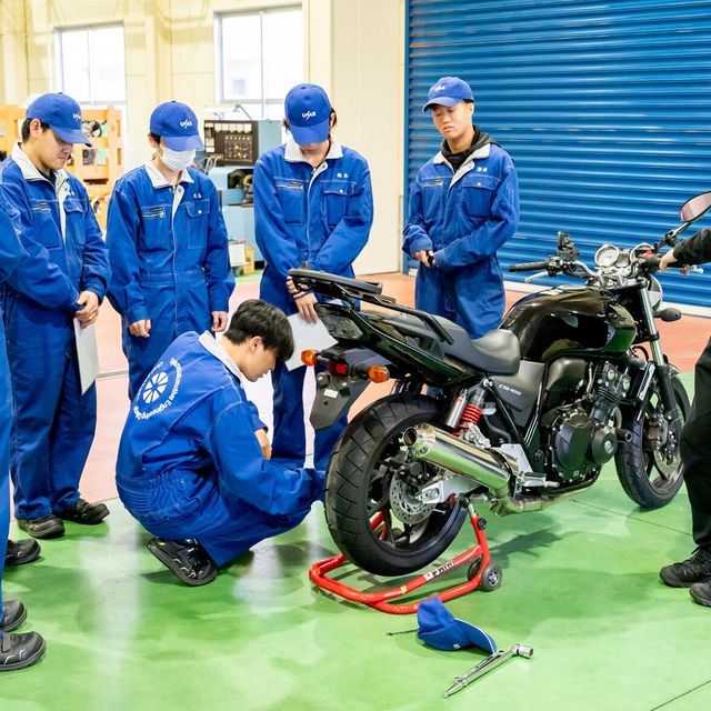 富山自動車整備専門学校 【県外行く必要ある？】数多くの車を触れるSPカリキュラム導入4