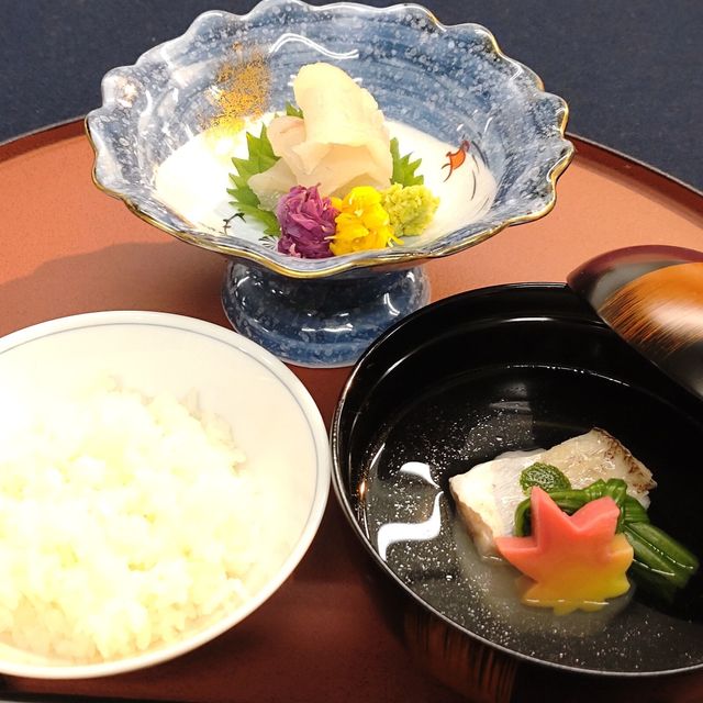 華調理製菓専門学校 出汁の取り方＆お吸い物＆鯛のお刺身1