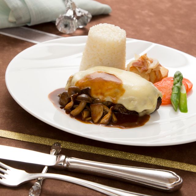 町田調理師専門学校 外にも中にもチーズがたっぷり！【Wチーズハンバーグ】1