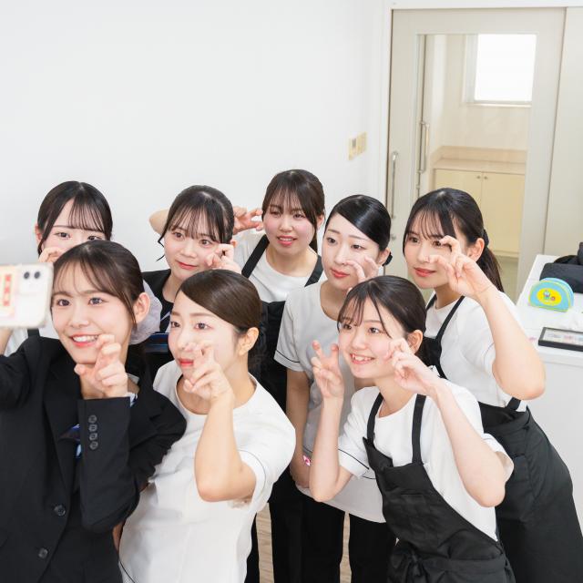 足利デザイン・ビューティ専門学校 トータルビューティ科：バレンタイン企画　3つから選べる実習4