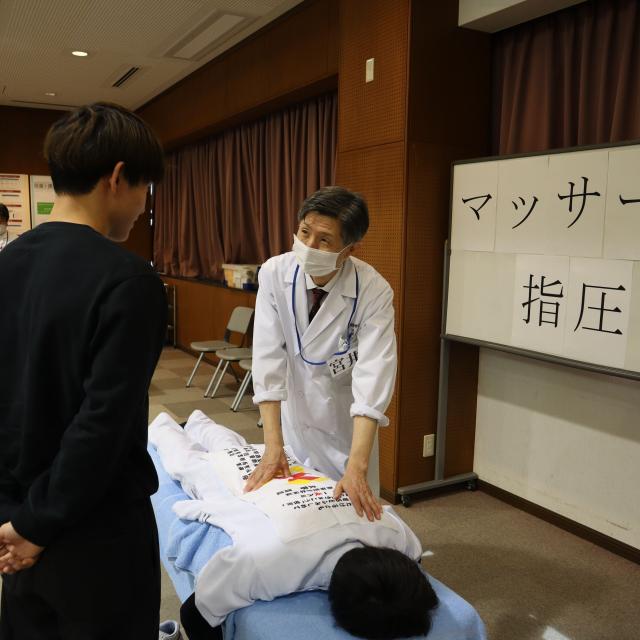 関西医療学園専門学校 【マッサージ】すぐに役立つ☆あん摩・マッサージ・指圧体験！3
