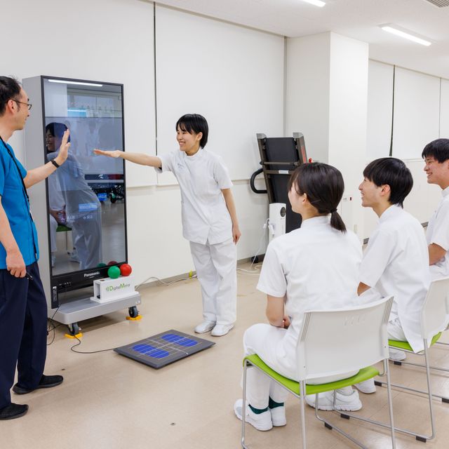 姫路医療専門学校 【作業療法士科】からだのバランスを見てみよう！1