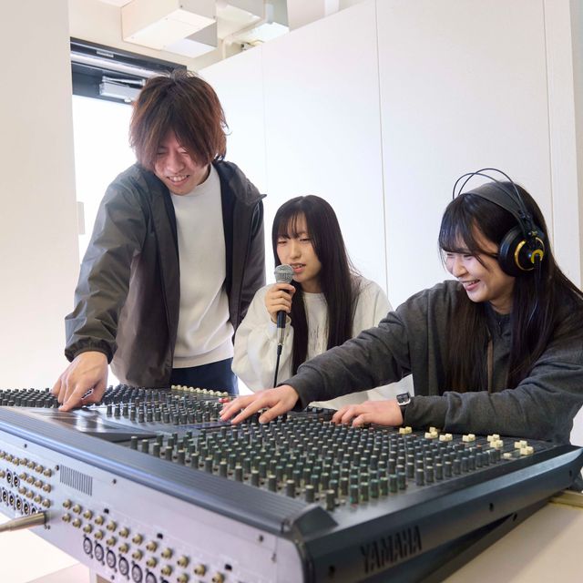 専門学校静岡電子情報カレッジ 音響スタッフ、レコーディングエンジニアの仕事を体験！【音響】2