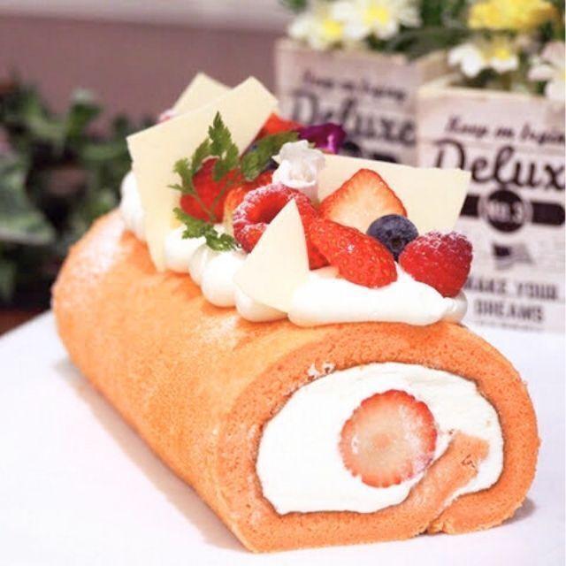 東京山手調理師専門学校 3/7【製菓】米粉で作る苺のもちもちロールケーキ1