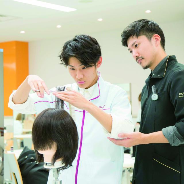 資生堂美容技術専門学校 <美容通信科>資生堂のオープンキャンパス【実習コース】1