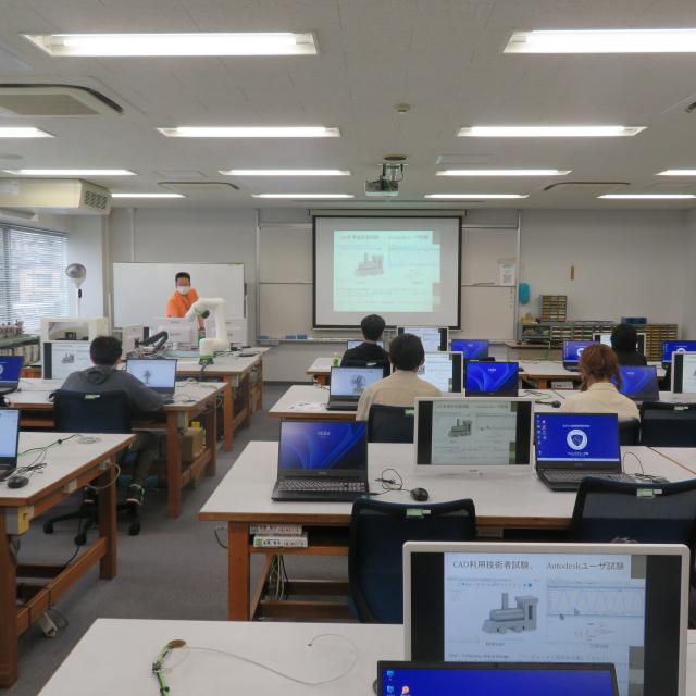 エプソン情報科学専門学校 3次元アプリとリモコン回路を作ってみよう4