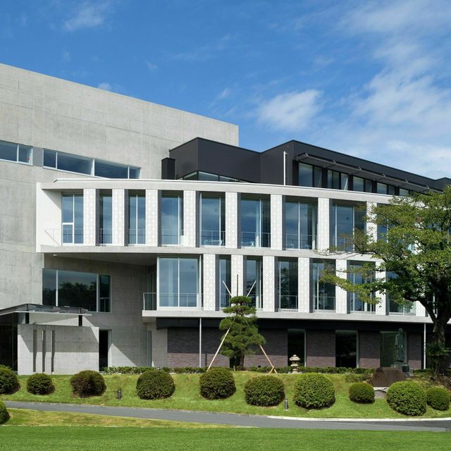 日本文化大學 2人に1人が公務員に!!公務員就職に向けたお得な情報満載!!1