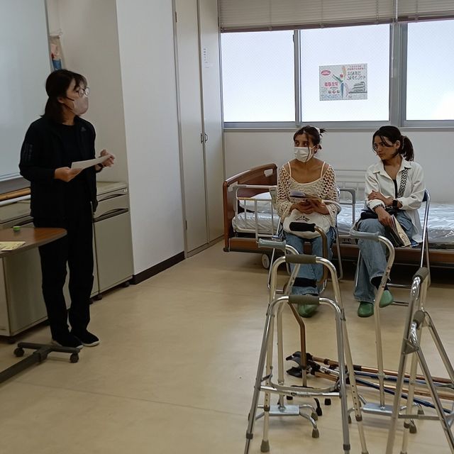 北大阪福祉専門学校 第２回「福祉用具を使って歩いてみよう！」1