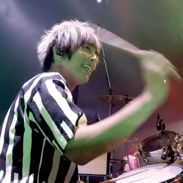 同期演奏でサポートドラマー体験