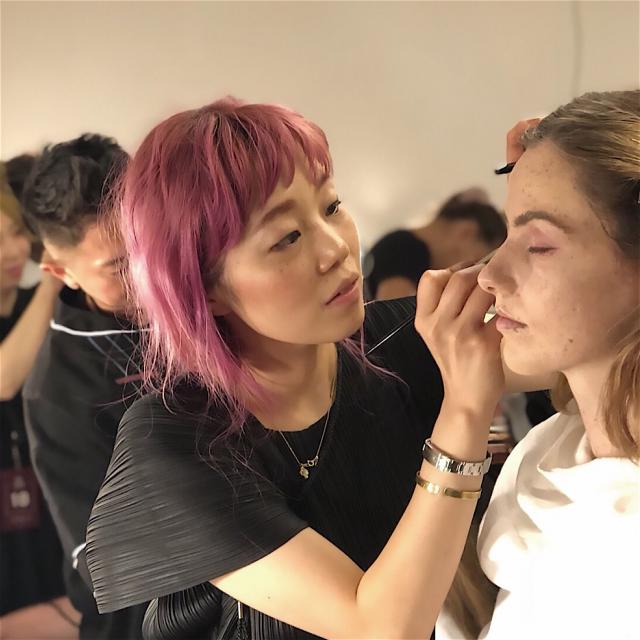 足利デザイン・ビューティ専門学校 美容総合科:世界を覗こう!NYコレクションのヘアメイク!1