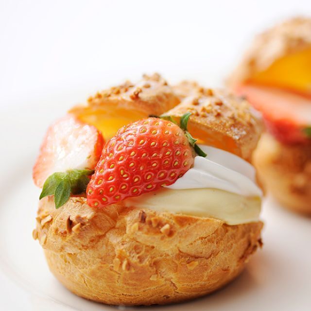 東京ベルエポック製菓調理専門学校 【パティシエ体験】いちごのシュークリーム1