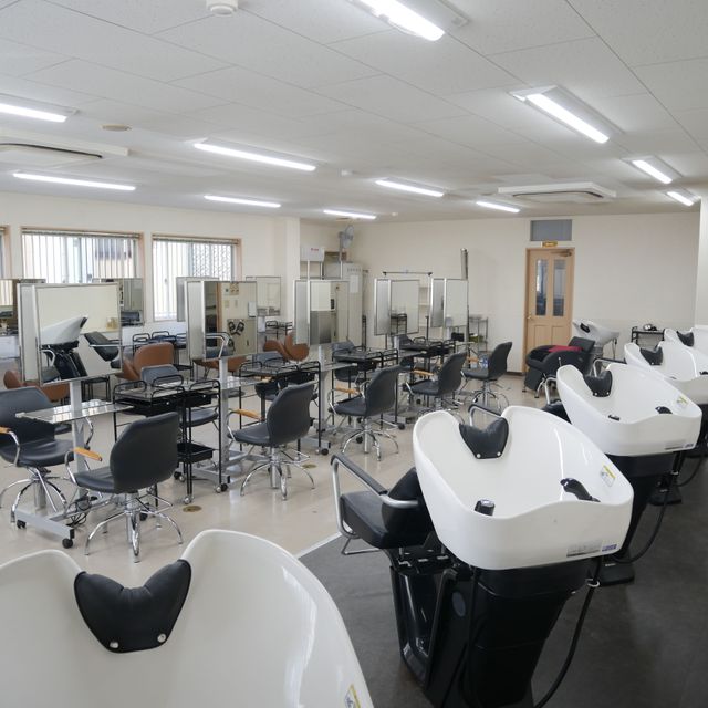 静岡アルス美容専門学校 即戦力教育「シャンプー」の体験！1