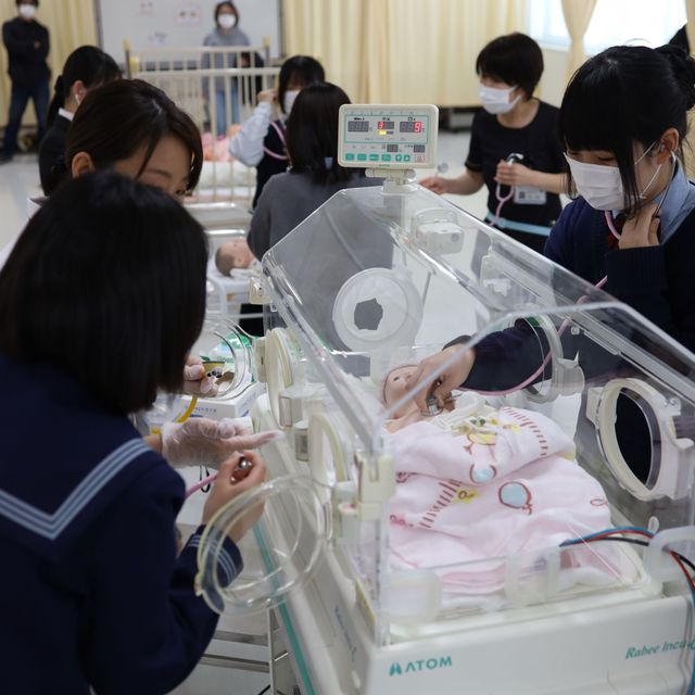 近森病院附属看護学校 未来を支える看護：小さないのちと暮らしに寄りそう1