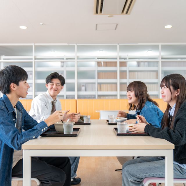 長岡崇徳大学 8/8限定！卒業生×教員が語る、看護師の仕事と本音トーク1