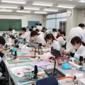 埼玉歯科技工士専門学校 【いつでも視聴 OK！動画視聴型】スマホでまるっとチェック！