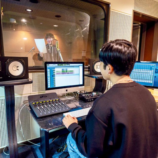 専門学校 福岡ビジュアルアーツ・アカデミー 動画、アニメの音を録ってみよう!映像音響レコーディング体験!1