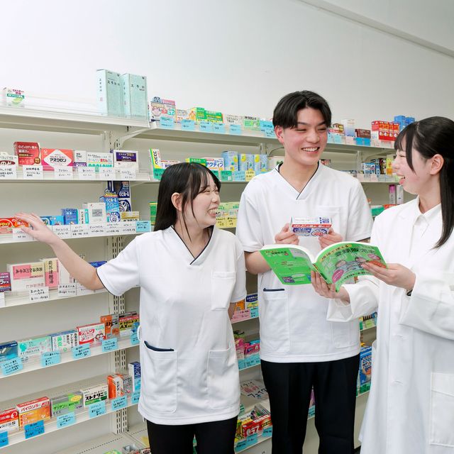 姫路ハーベスト医療福祉専門学校 【くすり化粧品】肌年齢チェック＆くすり・化粧品の学びを体験4