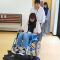 新潟こども医療専門学校 ◆高校３年対象医療分野◆車いす移動は山あり谷あり