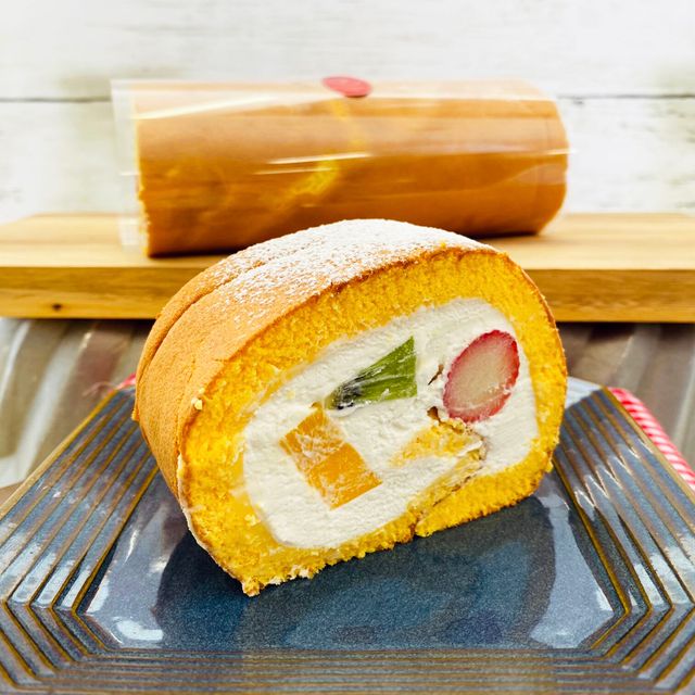 広島製菓専門学校 【洋菓子コース】季節のロールケーキ1