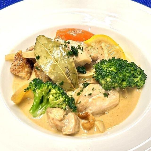 新潟調理師専門学校 西洋料理：「鶏肉のクリーム煮」2