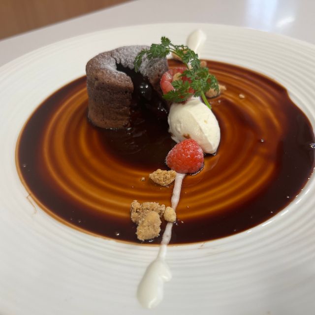 京都製菓製パン技術専門学校 【ガナッシュがとろ～り】フォンダンショコラ【カフェ】1