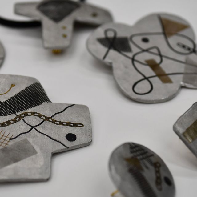 東洋美術学校 アルミ打ち込み象嵌でアクセサリー制作1