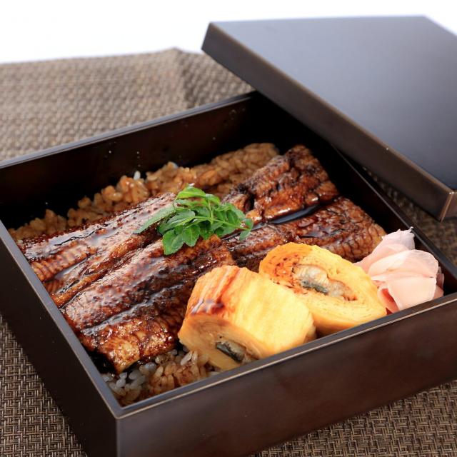 神戸国際調理製菓専門学校 【調理】鰻の蒲焼き丼1