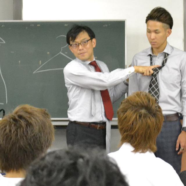 大阪ビジネスカレッジ専門学校 必ず好印象につながる身だしなみセミナー1