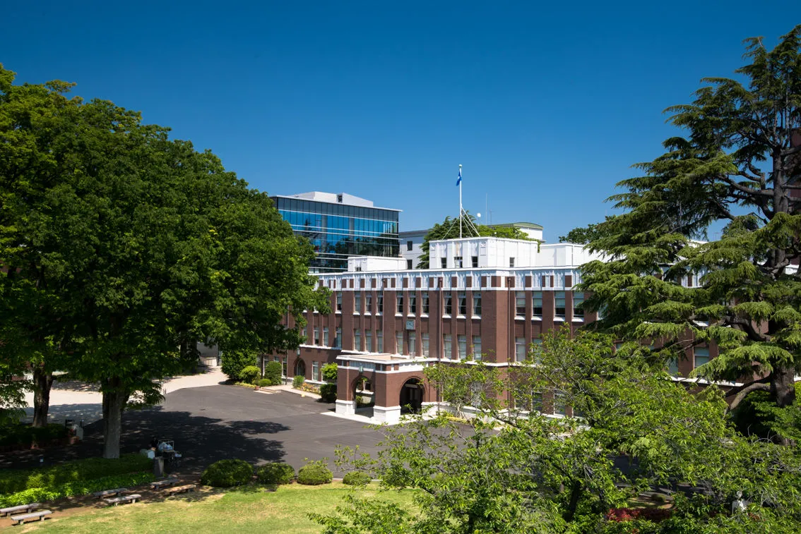 成蹊大学 資料・願書請求｜少人数教育で個性を伸ばす対話型授業