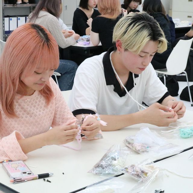 大村美容ファッション専門学校 体験C　ストラップ製作1